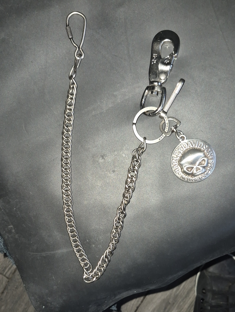 Silver Skull Medallion Wallet Chain Key Clip